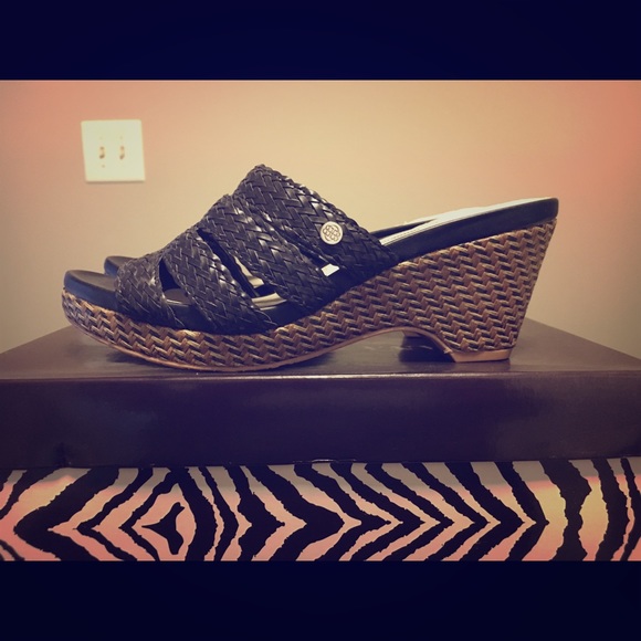 Dana Buchman Shoes - Black braided upper wedge